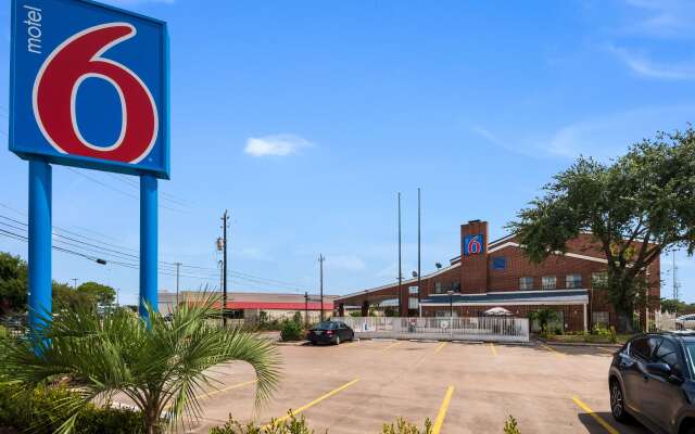 Motel 6 Houston, TX - Brookhollow