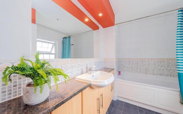 Cosy three bedroom flat next brighton seafront SLEEP 8