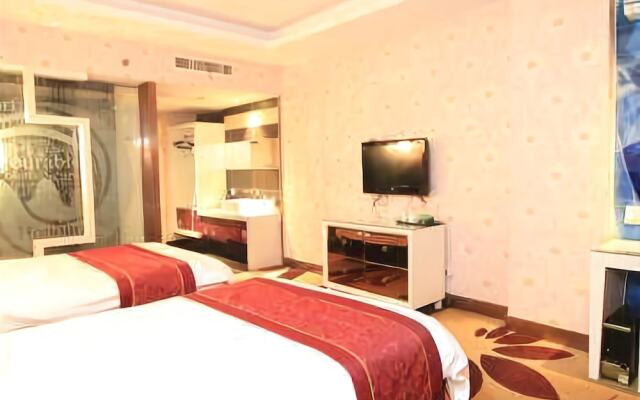 Colourful Season Hotel