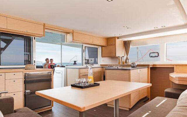 Luxury Catamaran Lagoon 42, AC & GN