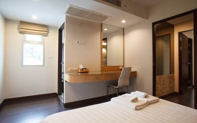 3C - 2 Bedroom Downtown Apartment With Shared Pool