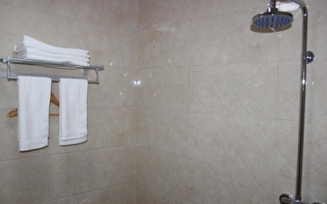 Qingdao Haoke 100 Business Hotel