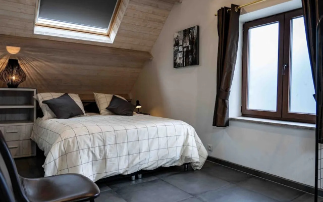 Villa With Swimming Pool in Erembodegem