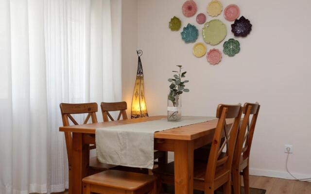 Stay like a local @ Almada cozy apartment