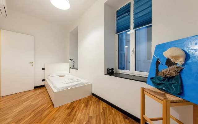 Charming Flat Next to Genoa's Aquarium