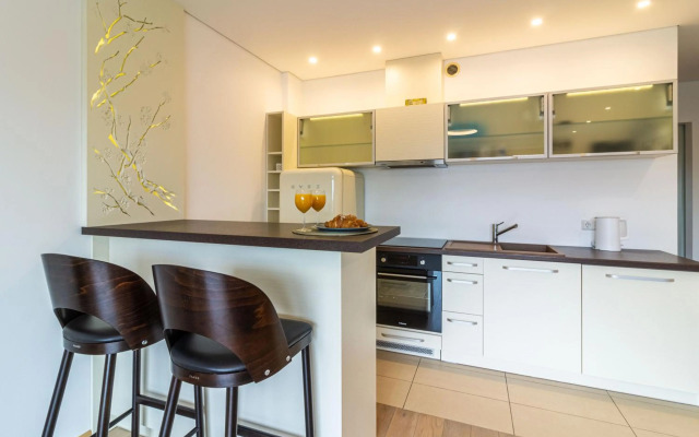 Center Apt, Covered Parking, Balcony, By Cohost