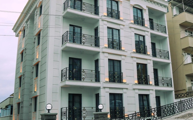 White Golden Suite Hotel