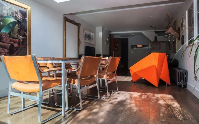 Spacious 2 Bedroom House in Central London