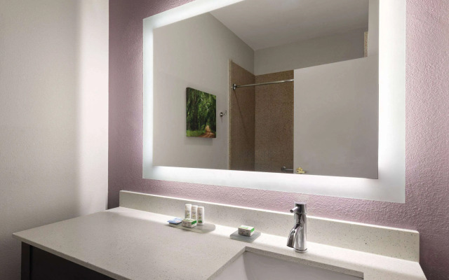 La Quinta Inn & Suites by Wyndham Snellville-Stone Mountain