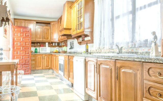 Villa With 5 Bedrooms in La Guardia de Jaén, With Wonderful Mountain View, Private Pool, Enclosed Garden