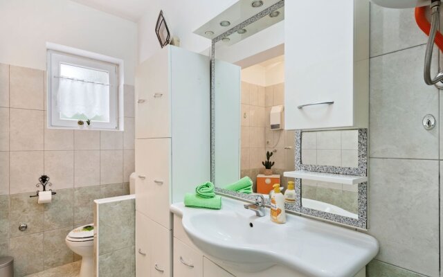 Lovely Apartment in Pakoštane With Private Swimming Pool