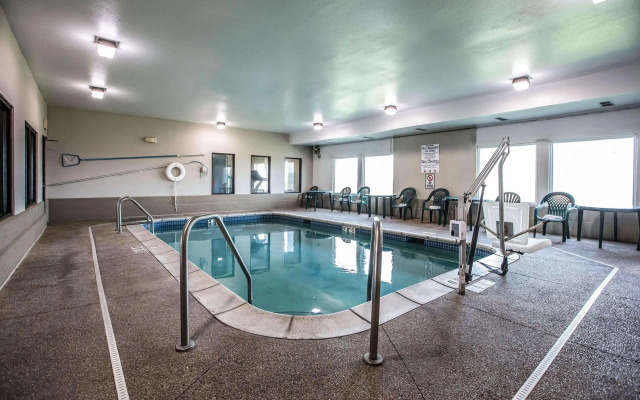 Quality Inn & Suites Mendota near I-39