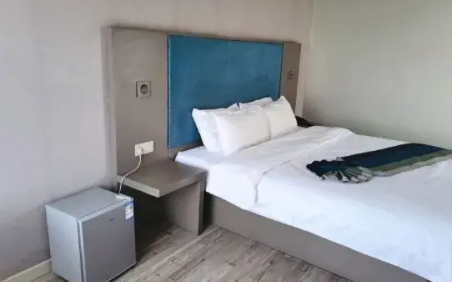 Homeinn Selected Hotel (Linyi Luozhuang District Yihe Road Railway Station)