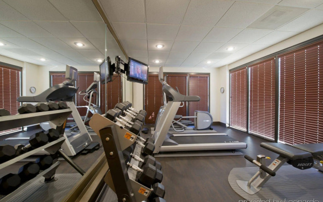 Russell Inn & Suites