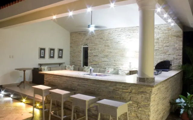 Touch of elegance! 6 Bedroom near the beach