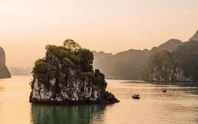 Heritage Line Ginger Cruise – Ha Long Bay & Lan Ha Bay