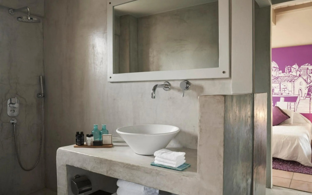 Angelina Aegina Boutique Escape