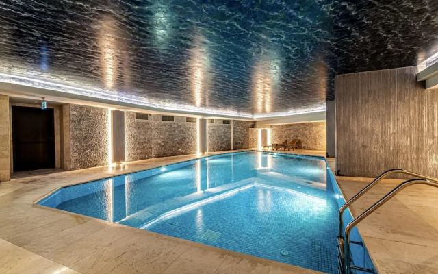 Modern Apartment in Beyoglu With Balcony