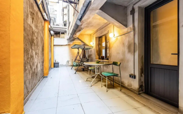 Contemporary And Stylish Flat In Sisli