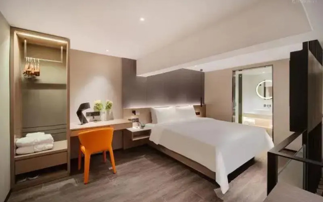 Ibis Hotel (Nanjing South Station North Square)