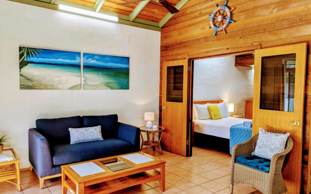 Beachside Cottage - A Private Peaceful Hidden Gem 50m to Beach – Guest Rooms – Magnetic Island