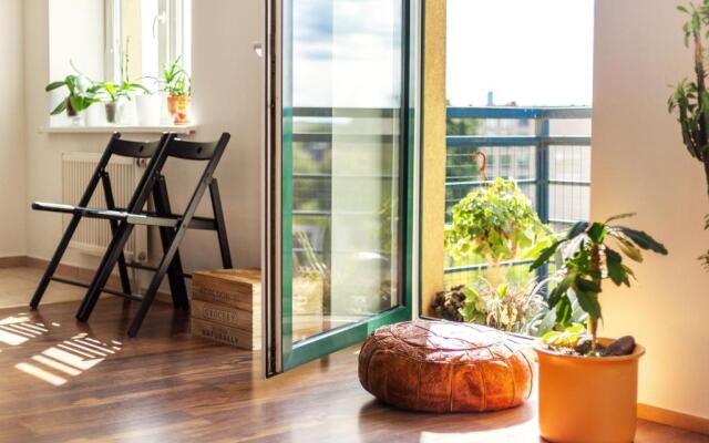 #stayhere - Spacious & Bright 1BDR Apartment Shopping District