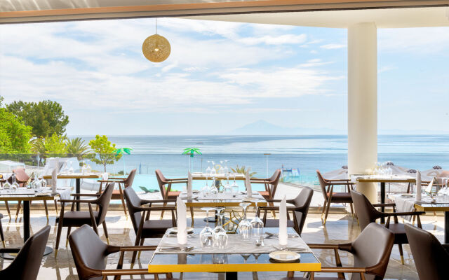 Alexandra Elegance Bridging Generations