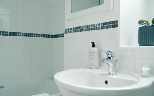 Blue Apartment, 2 Bedroom with Balcony, Netflix