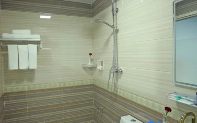 Ease Hotel (Beijing Yuegezhuang Bridge 302 Hospital Branch)