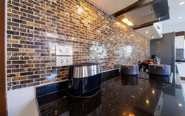 Luxurious 5-Bedroom Private Pool Villa! PV5