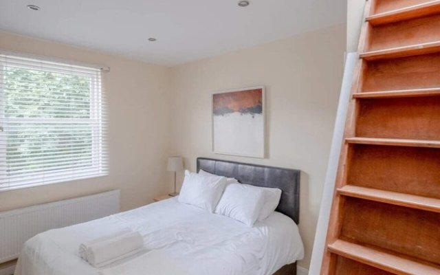 Lovely 2 Bedroom Apartment With Great Transport Links