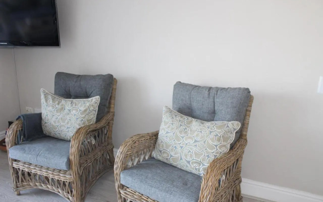 Waterfront, 17 Quay West