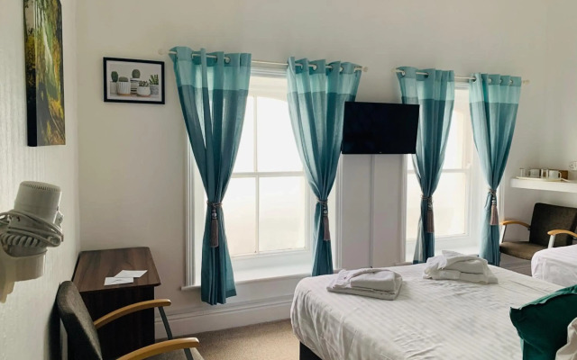 Four Oaks Hotel
