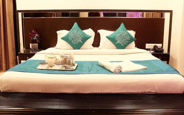 OYO Premium Harish Mukherjee Road
