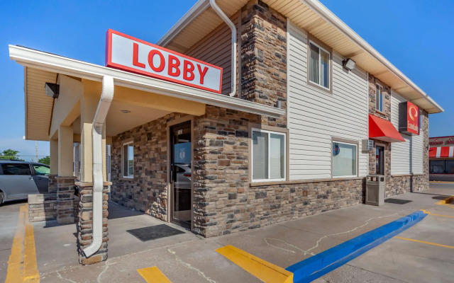 Econo Lodge Hays I-70