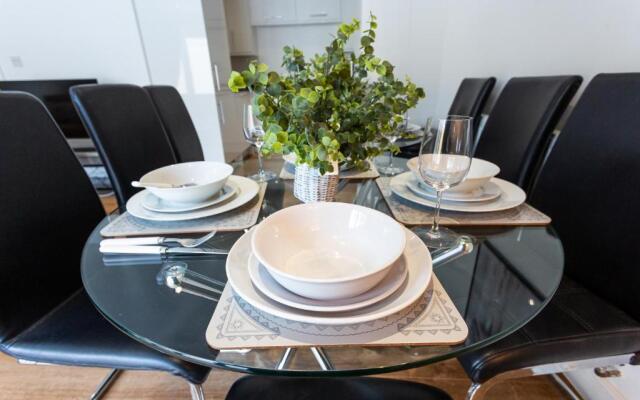 Preston Mews - Hot Tub, Parking, Sleeps 8!