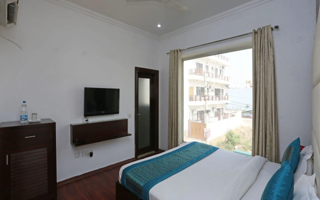 Hotel Pacific Inn Suites by OYO Rooms