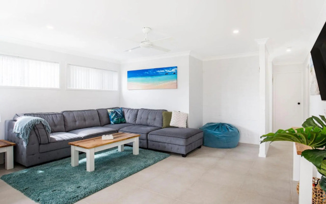Sandy Feet Retreat - Pet Friendly - 1 Min Walk to Beach