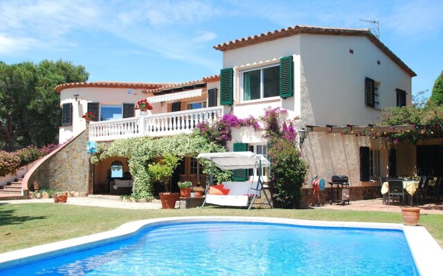 Magnificent Villa in Calonge With Terrace
