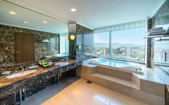 Hilton Fukuoka Sea Hawk