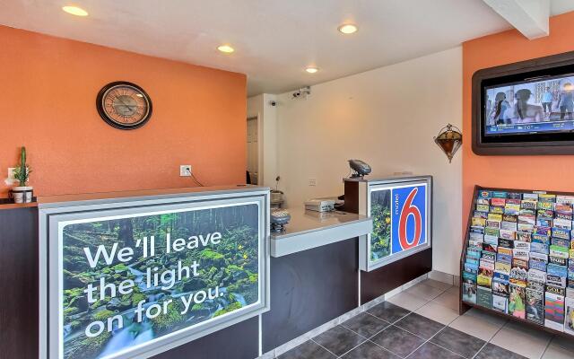 Motel 6 Marina, CA - Monterey