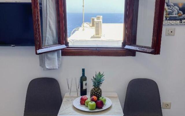 Gregory's Studio apartment with sea view