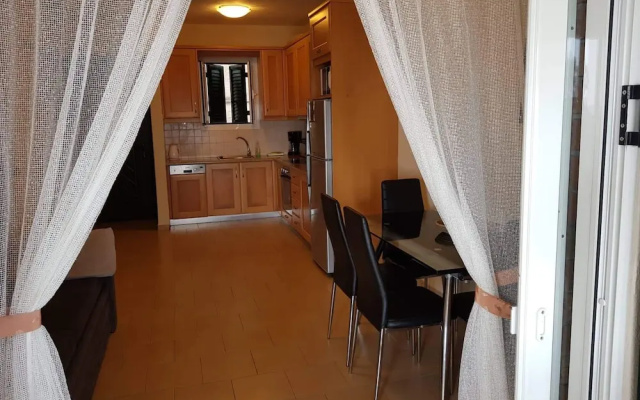 Menigos AB4G no50 Beachfront 2 Bdr Apt