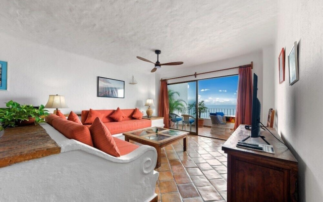 Ocean View 2Br Condo-balcony-beach-pool 710