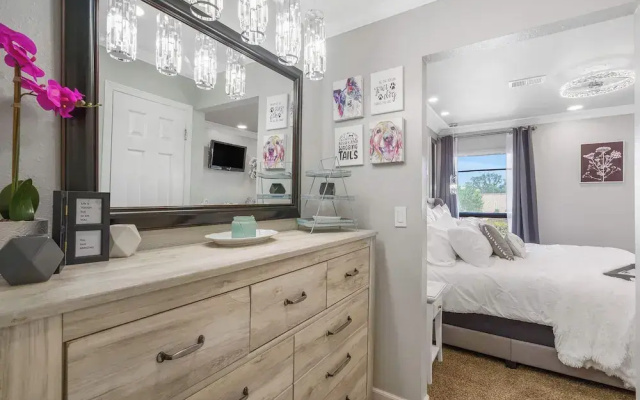 Clubhouse Bungalow - Community Amenities