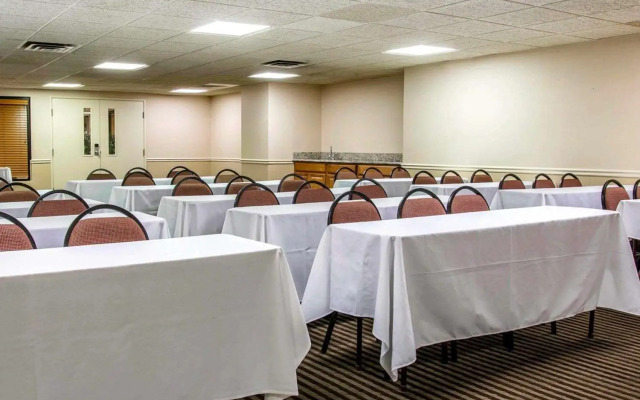 Wingate by Wyndham Livonia