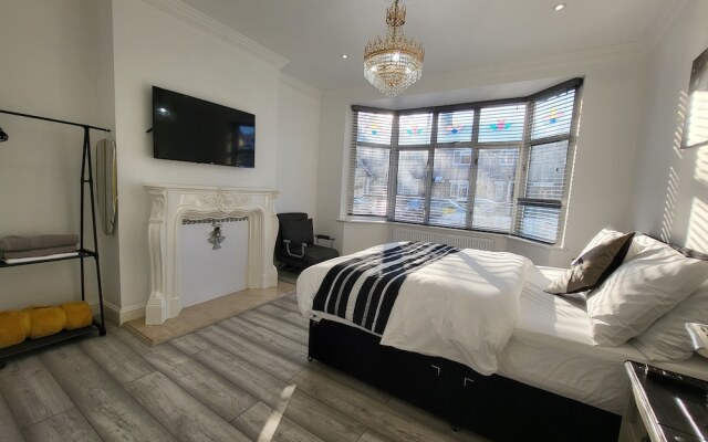 Grand Exclusive 2 Bed Apartment - London