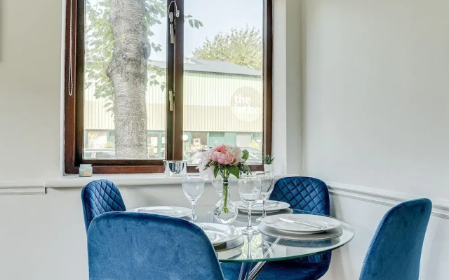 Canadawater-2bedroom-1bathroom-wifi-free Parking