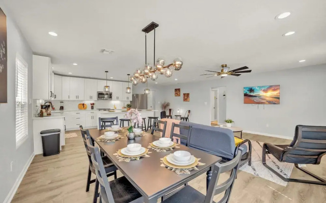 Spacious & Homey 4br/3ba W/amenities Near Downtown