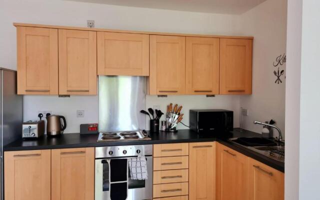 Emerald Blossom-Central Warrington, Luxurious Yet Homely, WiFi, Secure Parking